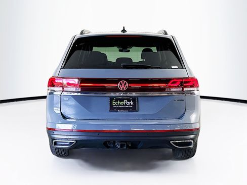 Used 2025 Volkswagen Atlas SE AWD/4WD image 7