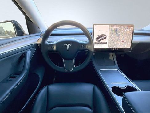 Used 2023 Tesla Model Y Performance image 5