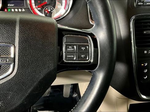 Used 2019 Dodge Grand Caravan SXT image 19