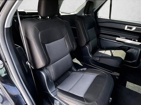 Used 2024 Ford Explorer XLT RWD image 29