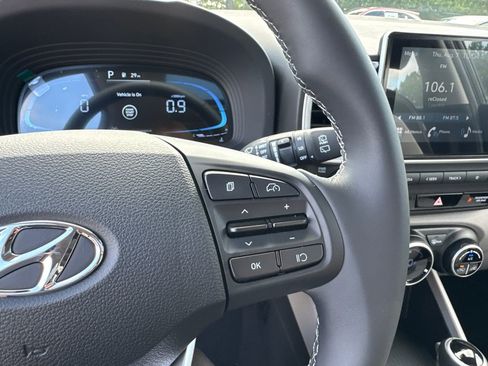 New 2025 Hyundai Venue SEL image 17