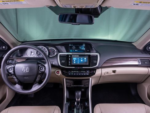 Used 2017 Honda Accord Touring image 12