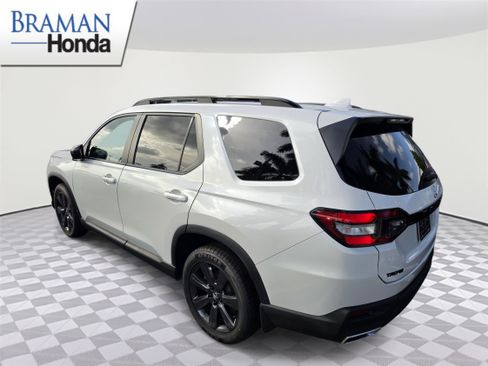 Certified 2025 Honda Pilot Sport image 4