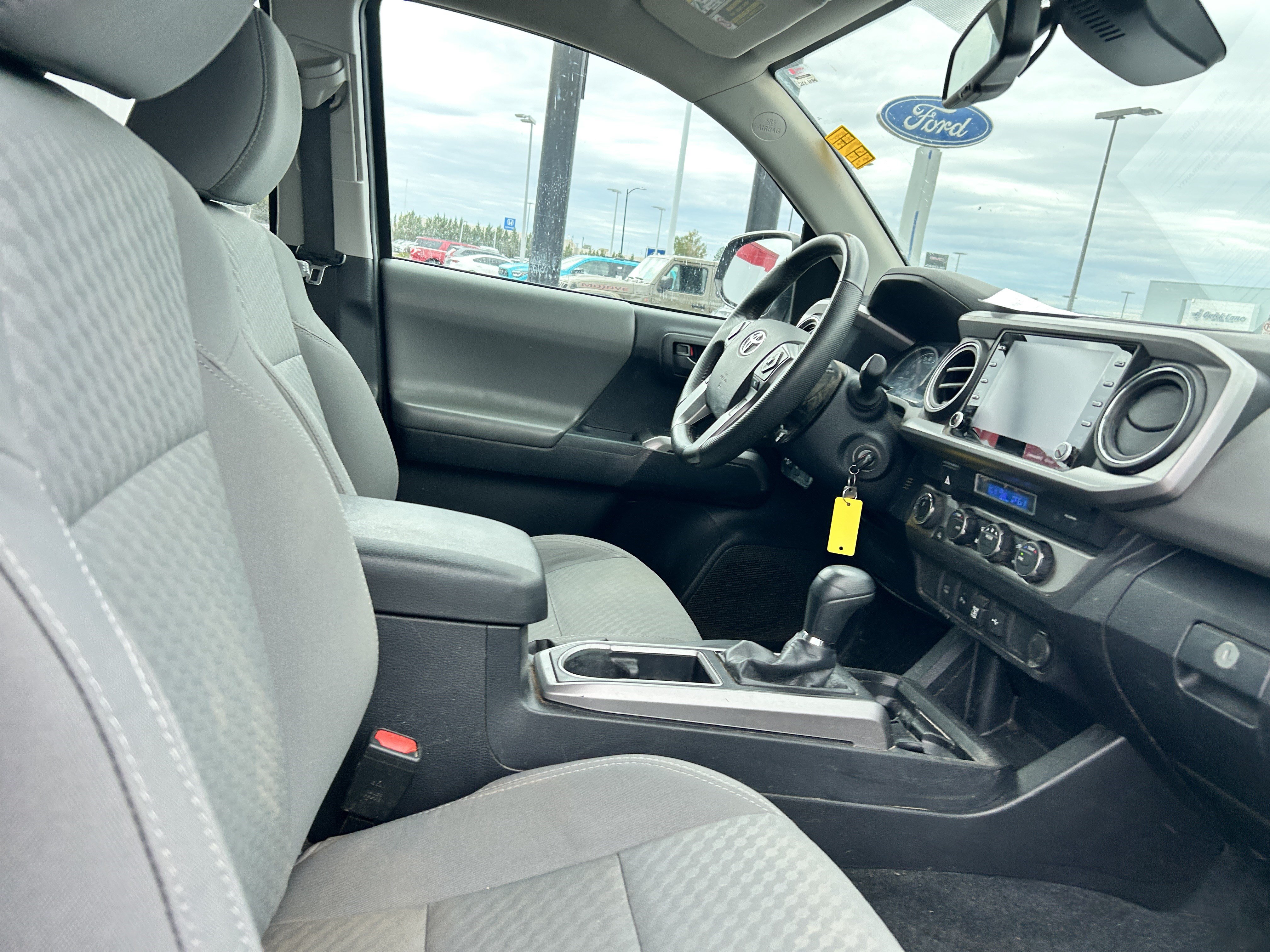 Used 2021 Toyota Tacoma SR5 AWD/4WD image 12