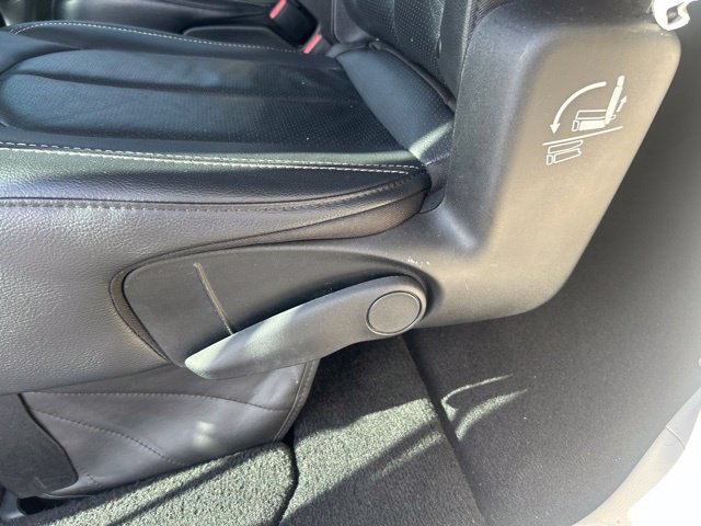 Used 2022 Chrysler Pacifica Touring-L FWD image 32