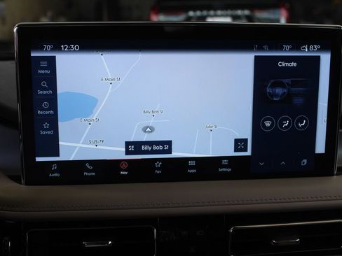 Used 2022 Lincoln Nautilus FWD w/ Premium Package image 15