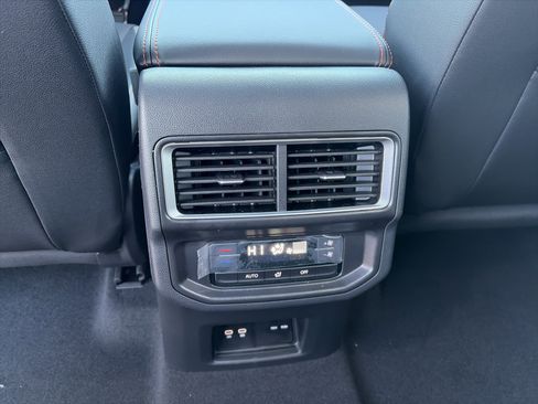 New 2026 Volkswagen Atlas Peak Edition image 13