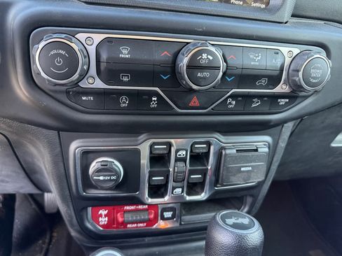 Used 2020 Jeep Wrangler Unlimited Rubicon w/ Quick Order Package 28Y Recon AWD/4WD image 17