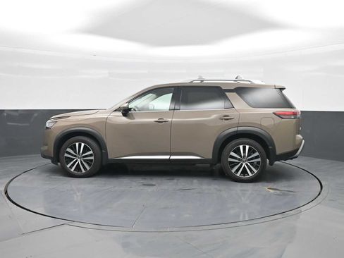 Used 2023 Nissan Pathfinder Platinum w/ Cargo Package AWD/4WD image 4