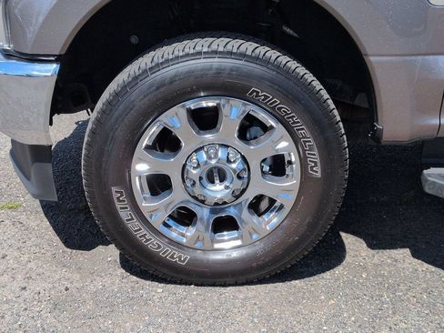 Used 2022 Ford F250 Lariat w/ Lariat Ultimate Package AWD/4WD image 32