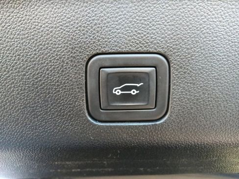 Used 2024 Chevrolet Suburban Premier image 33