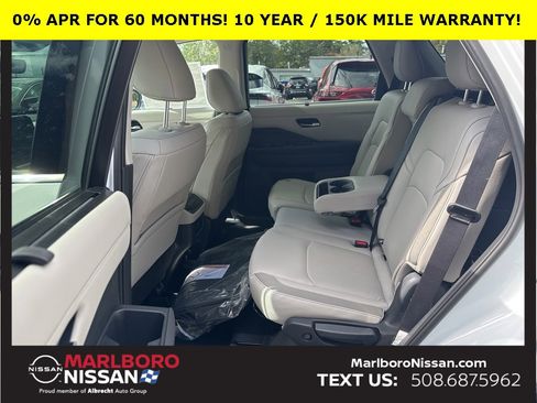 New 2025 Nissan Pathfinder SL image 23