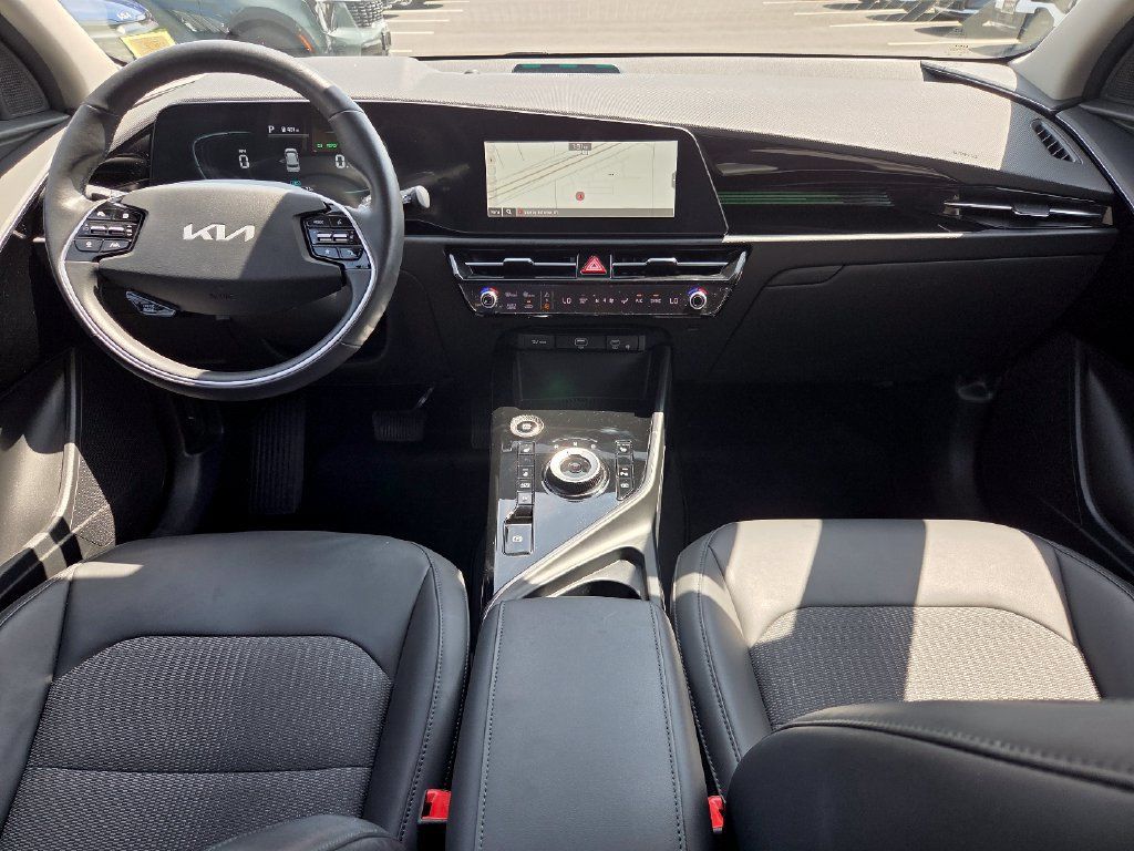 Used 2023 Kia Niro EX w/ EX Cold Weather Package FWD image 12