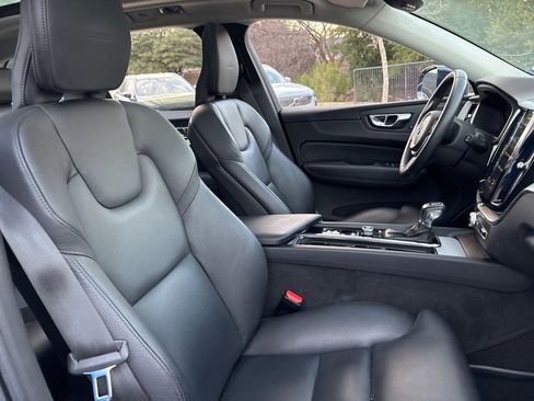 Used 2019 Volvo XC60 T6 Inscription image 12