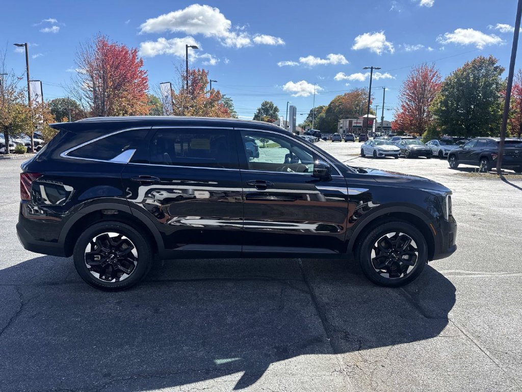 Used 2025 Kia Sorento S AWD/4WD image 9