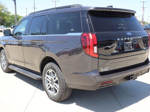 Used 2025 Ford Expedition Active AWD/4WD image 7