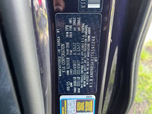 Used 2026 Kia Carnival FWD image 30