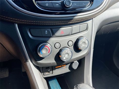 Used 2022 Chevrolet Trax LT w/ Sport Edition image 11