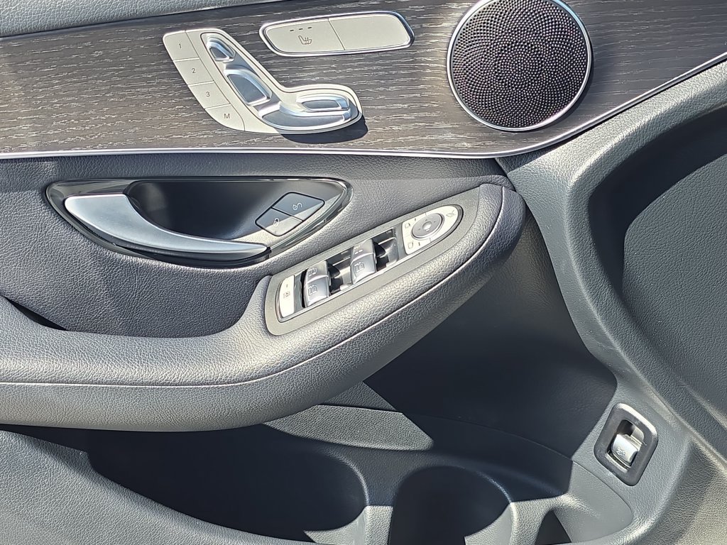 Used 2022 Mercedes-Benz GLC 300 image 30