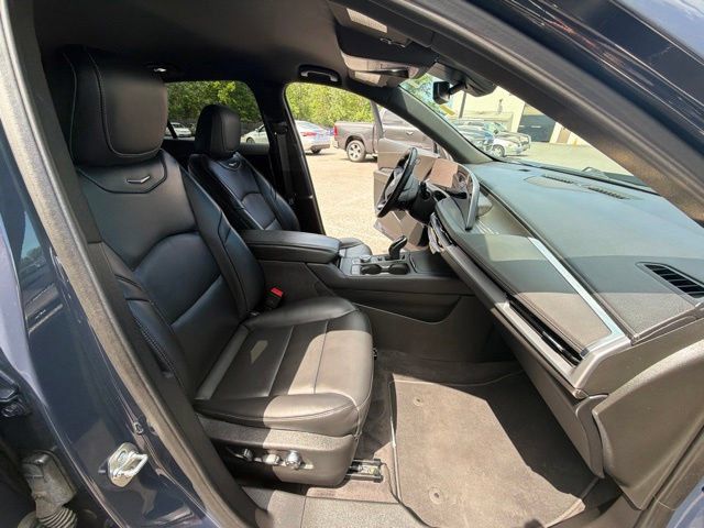 Used 2025 Cadillac XT4 Premium Luxury AWD/4WD image 24