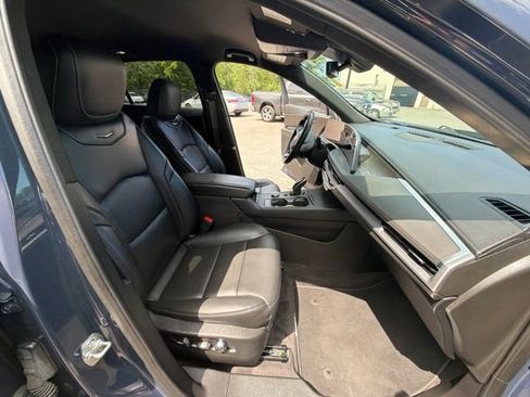 Used 2025 Cadillac XT4 Premium Luxury AWD/4WD image 24
