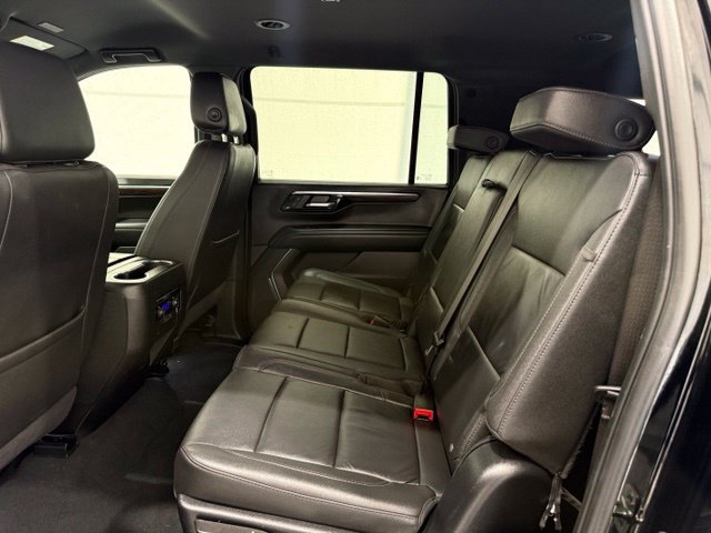 Used 2025 Chevrolet Suburban Z71 AWD/4WD image 19
