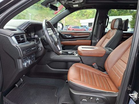 Used 2023 GMC Yukon XL Denali Ultimate AWD/4WD image 13
