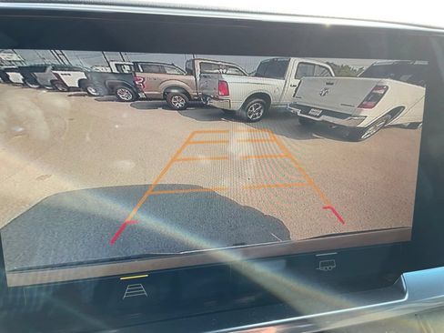 Used 2023 Chevrolet Silverado 1500 LT AWD/4WD image 23