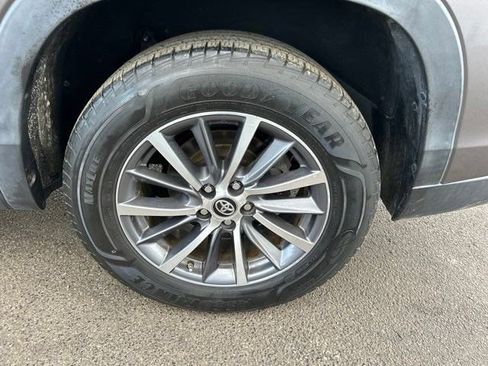 Used 2019 Toyota Highlander XLE FWD image 63