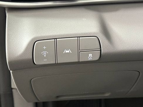 Used 2023 Hyundai Elantra SEL image 19