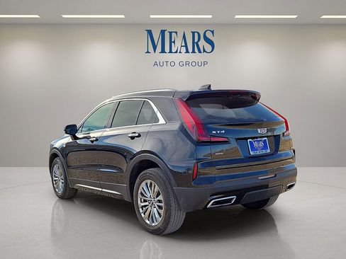 Used 2024 Cadillac XT4 Premium Luxury image 3