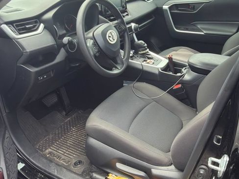 Used 2021 Toyota RAV4 LE FWD image 2