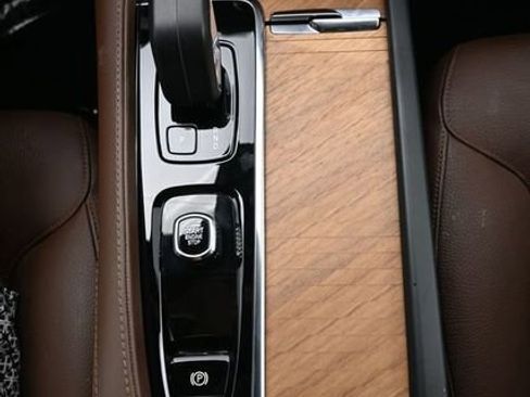 Used 2023 Volvo XC90 B6 Plus w/ Protection Package Premier AWD/4WD image 11