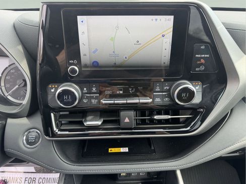 Used 2023 Toyota Highlander XLE AWD/4WD image 22