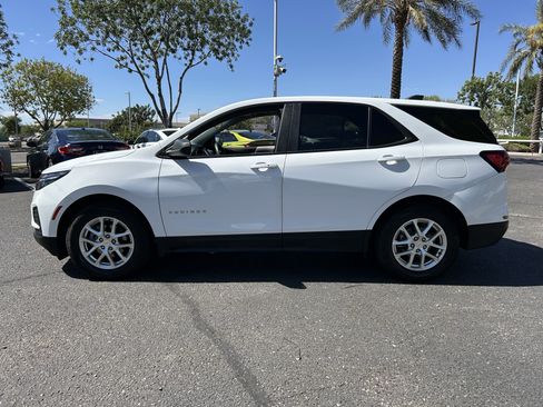 Used 2024 Chevrolet Equinox LS w/ LS Convenience Package FWD image 2