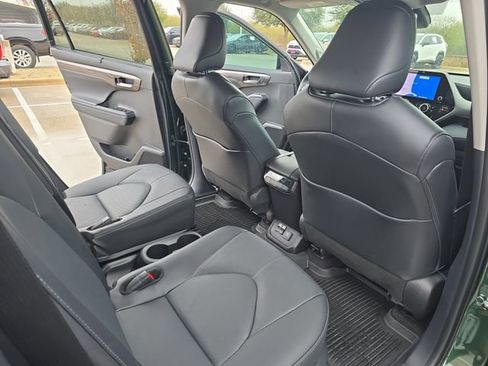 Used 2025 Toyota Highlander Limited image 11