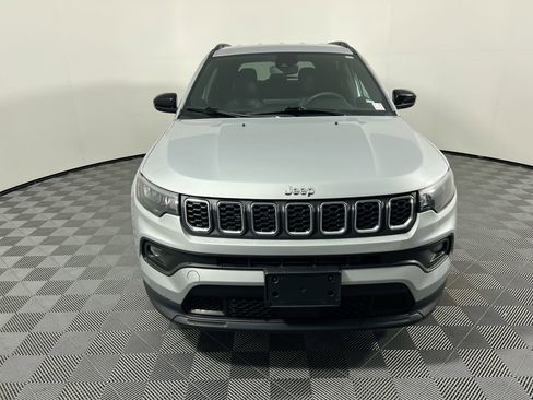 Used 2024 Jeep Compass Latitude image 8