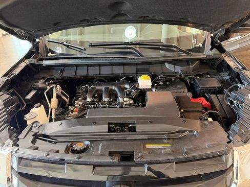 Used 2025 Nissan Pathfinder SV FWD image 34