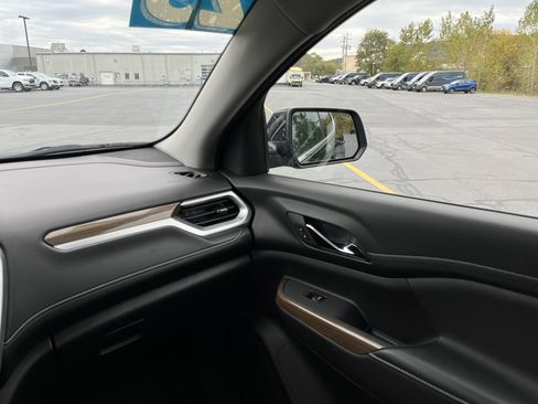 Used 2023 GMC Acadia SLE w/ Driver Convenience Package image 30