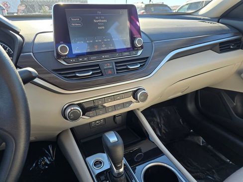 Used 2024 Nissan Altima 2.5 SV image 27