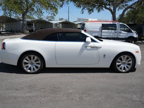Used 2017 Rolls-Royce Dawn image 7