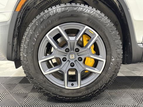 Used 2024 Rivian R1S Adventure AWD/4WD image 9