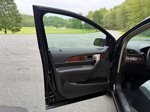 Used 2014 Lincoln MKX Sport Utility 4D w/ Equipment Group 102A image 22