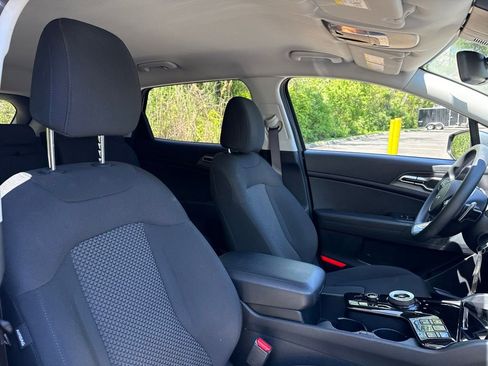 Used 2023 Kia Sportage LX AWD/4WD image 10