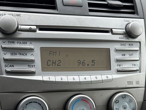 Used 2011 Toyota Camry LE image 25