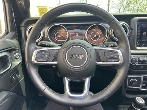 Used 2022 Jeep Wrangler Unlimited Sahara AWD/4WD image 27