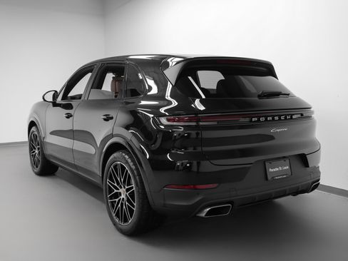 Certified 2025 Porsche Cayenne image 3