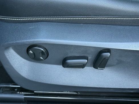 Used 2023 Volkswagen Taos SEL image 12