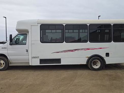 Used 2013 Ford E-450 and Econoline 450 Super Duty w/ Shuttle Bus Prep Pkg RWD image 5