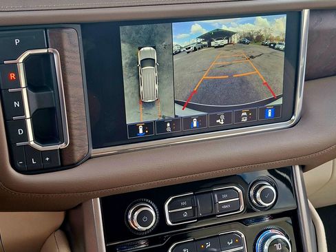 Used 2023 GMC Yukon XL Denali image 18